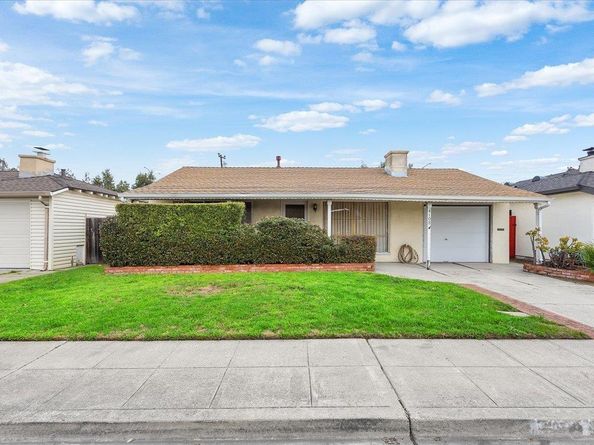 4105 Branson Dr, San Mateo CA 94403
