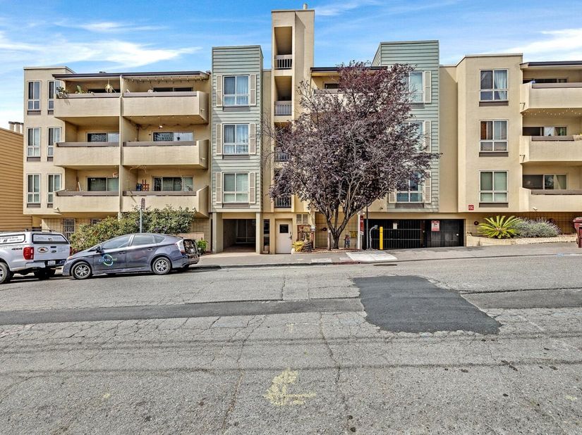 77 Fairmount Ave 220, Oakland CA 94611