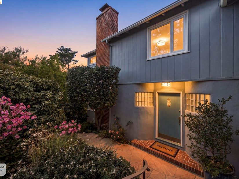2556 Carisbrook Dr, Oakland CA 94611