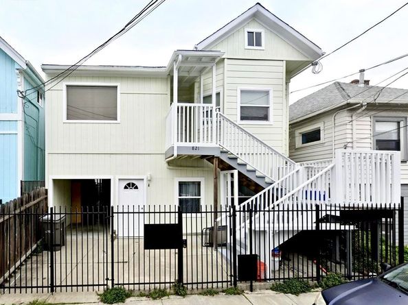 821 Park Way, Oakland CA 94606