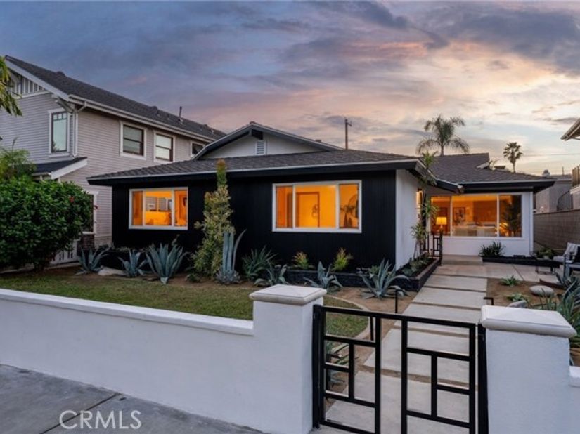 1735 Main, Huntington Beach CA 92648