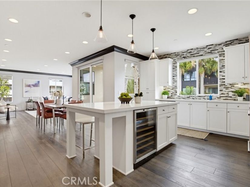 12526 W Fielding Circle 3, Los Angeles CA 90094
