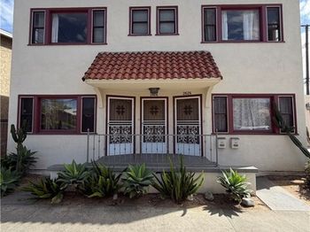 2624 E 6th