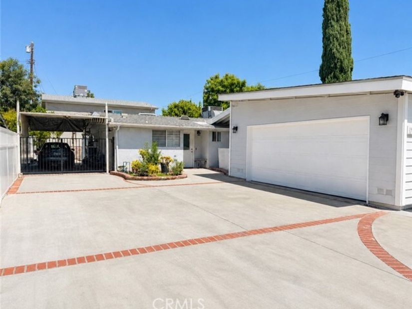 19331 Lorne St., Reseda (los Angeles) CA 91335