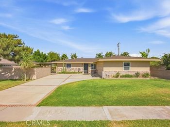 1623 S Lang