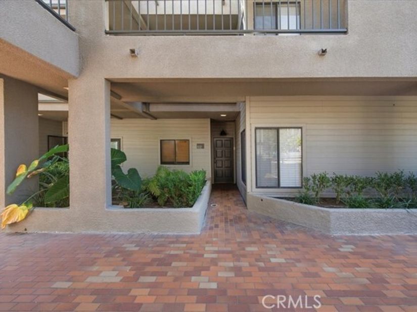 1310 E Orange Grove 102, Pasadena CA 91104