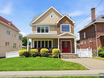 1077 Anderson