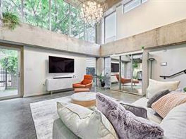 1001  Belleview Street  104, Dallas Texas 75215