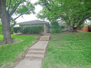 1912  Knob Hill Drive 