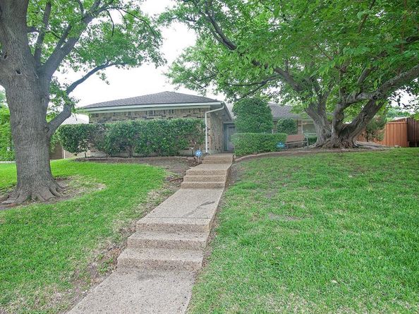 1912  Knob Hill Drive , Plano Texas 75023