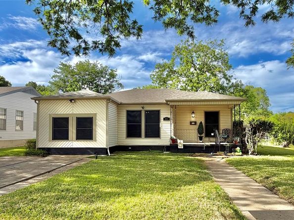 853  Holly Drive , Garland Texas 75040