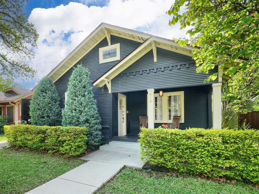 919 N Clinton Avenue , Dallas Texas 75208