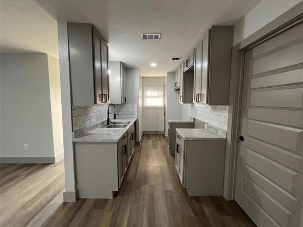 3982  Granite Hill Drive , Dallas Texas 75241