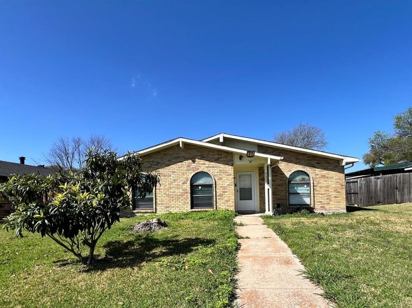 5609  Kerry Lane , Garland Texas 75043