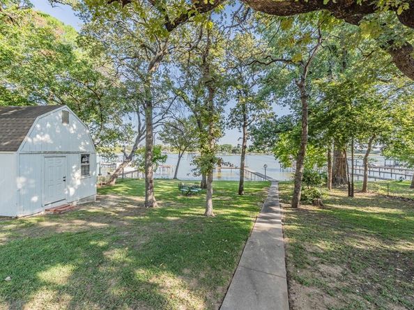 300  Shoreline Drive , Azle Texas 76020