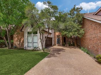 6205  Twin Oaks Circle 