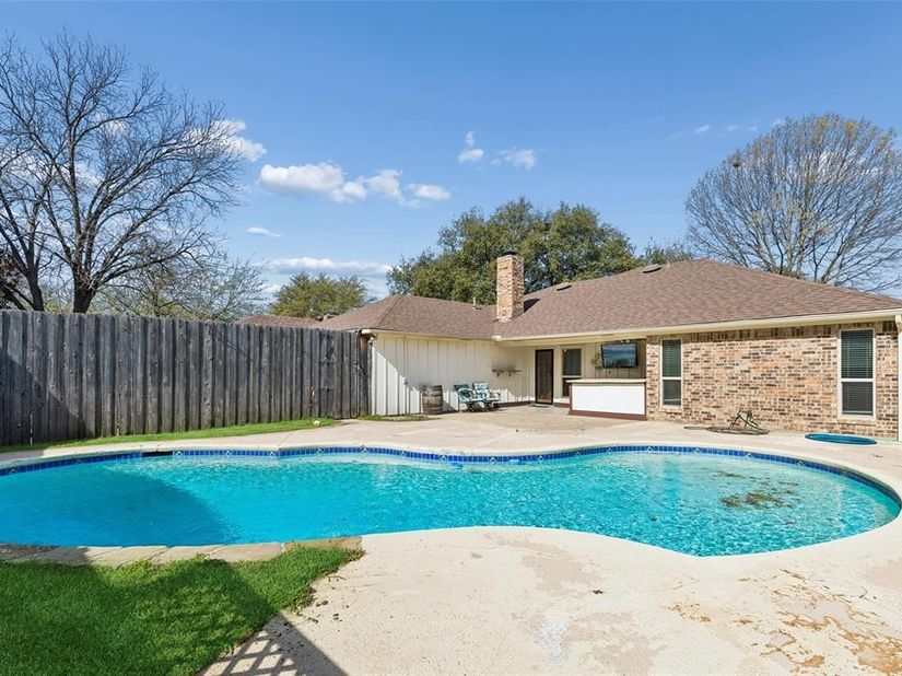 810  Meadowgate Drive , Garland Texas 75040