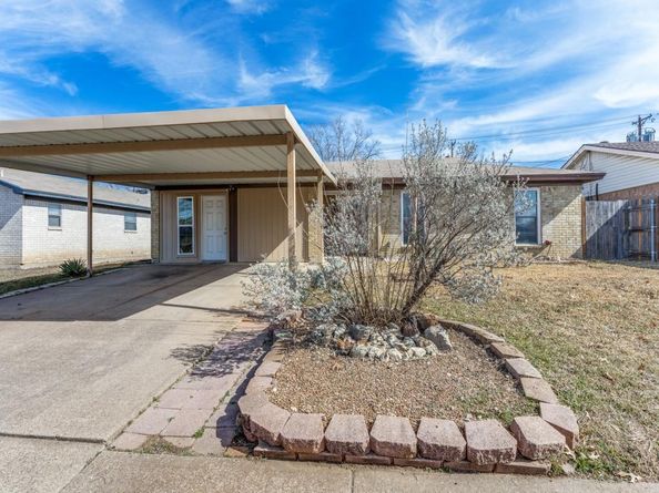 6924  Richardson Drive , Watauga Texas 76148