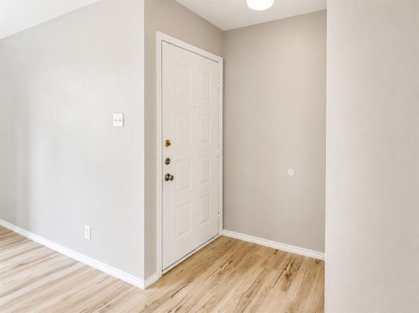 4303  Buena Vista Street  202, Dallas Texas 75205