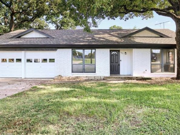821  Oakwood Avenue , Hurst Texas 76053