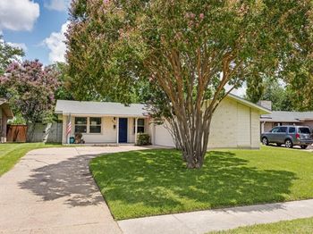 922  Forreston Drive 