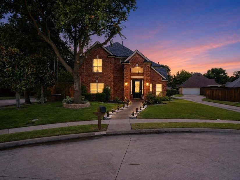 10201  Perkins Drive , Irving Texas 75063