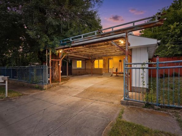 3400  Avenue C  , Fort Worth Texas 76105