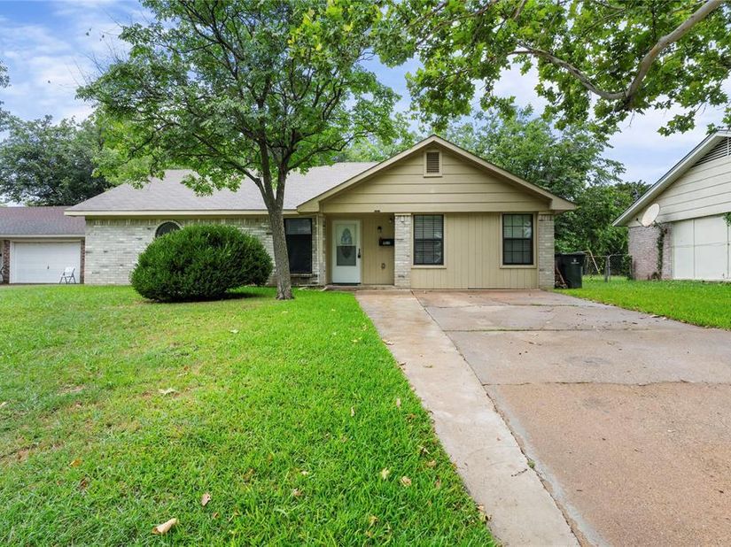 1121  Sam Houston Drive , Garland Texas 75042