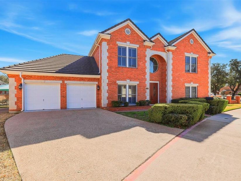 5949  River Bend Drive , Benbrook Texas 76132