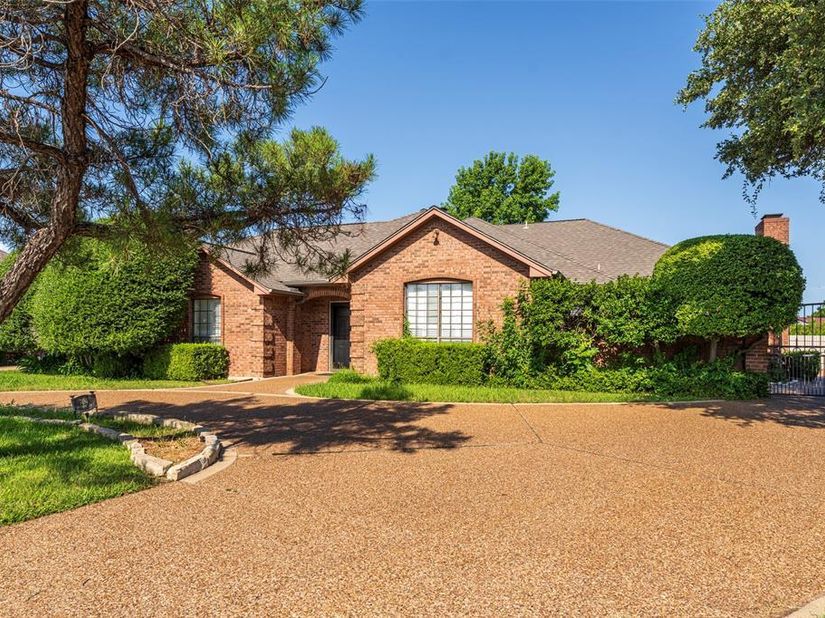 7454  Queensbury Circle , Fort Worth Texas 76133