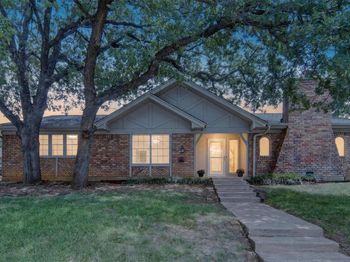 2208  Cambridge Drive 