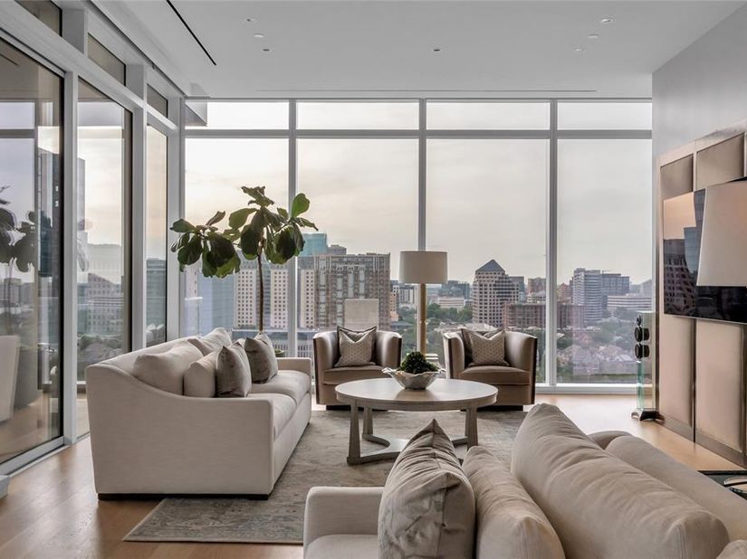 1747  Leonard Street  1402, Dallas Texas 75201