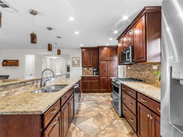 2530  Springhill Drive , Dallas Texas 75228