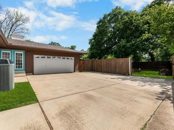 2530  Springhill Drive , Dallas Texas 75228