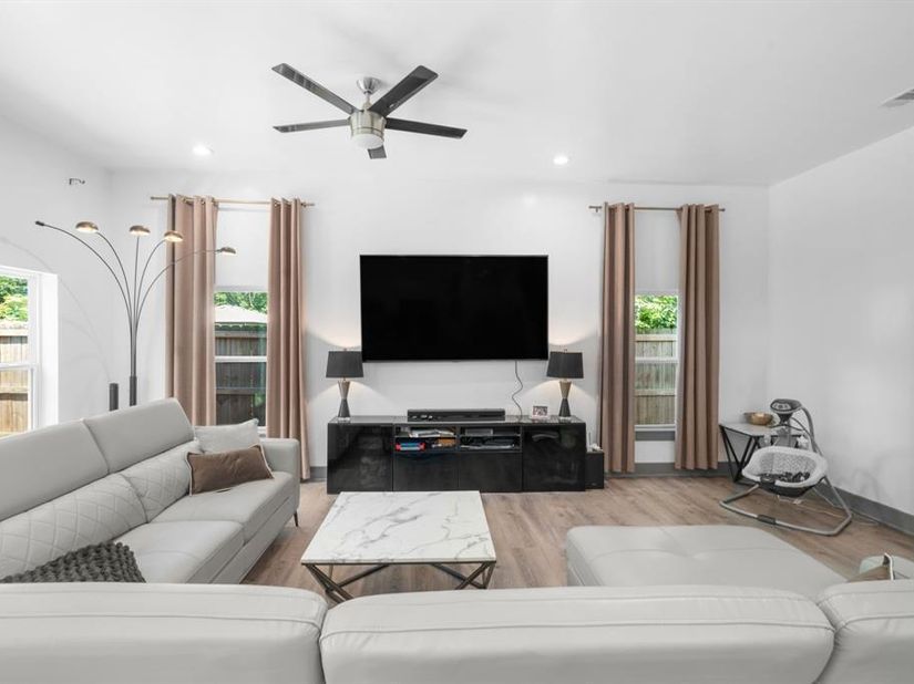 3904  Atlanta Street , Dallas Texas 75215
