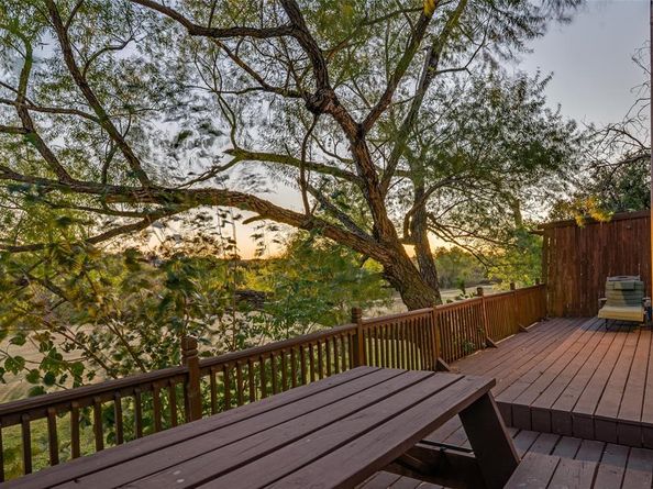 546  Briarcliff Drive , Garland Texas 75043