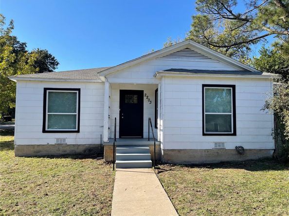 2203  Fowler Drive , Denton Texas 76209