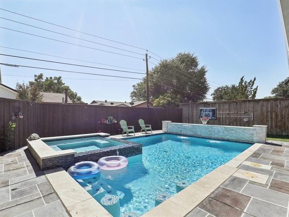 102 E Ridgegate Drive , Garland Texas 75040