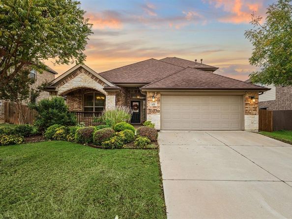 612  Ravenwood Drive , Saginaw Texas 76179