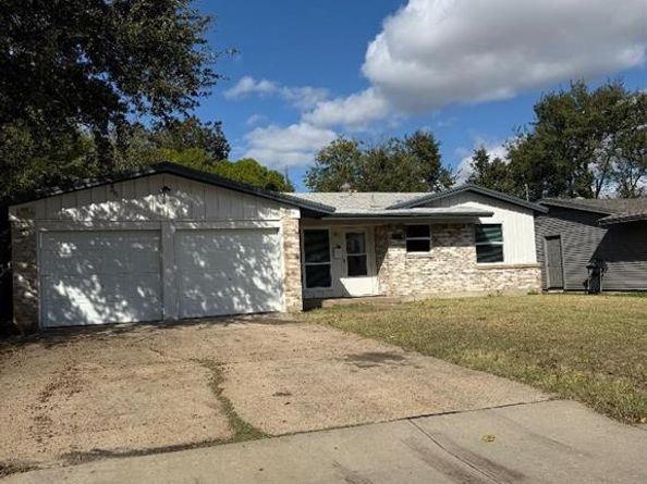 1845  Wintergreen Road , Carrollton Texas 75006