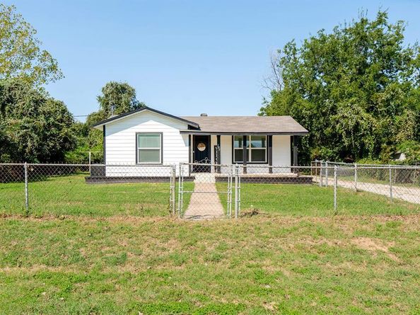 205  Oregon Avenue , Azle Texas 76020