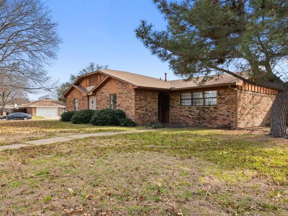 2736  Chebi Lane , Denton Texas 76209