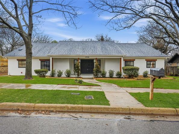 1806  Burr Oak Street , Arlington Texas 76012