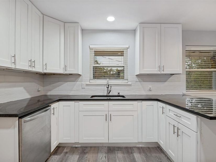 1585 E Kiest Boulevard , Dallas Texas 75216