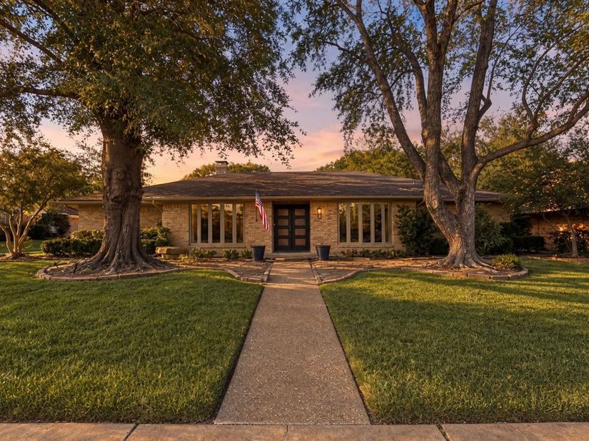 705  Rochelle Boulevard , Irving Texas 75062