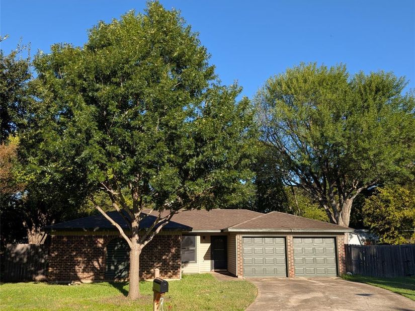1104  Thistle Court , Benbrook Texas 76126