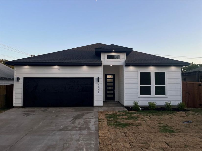 1350  Claude Street , Dallas Texas 75203