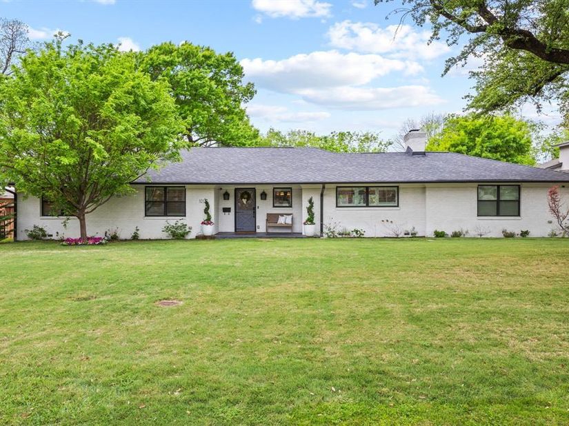 10127  Coppedge Lane , Dallas Texas 75229