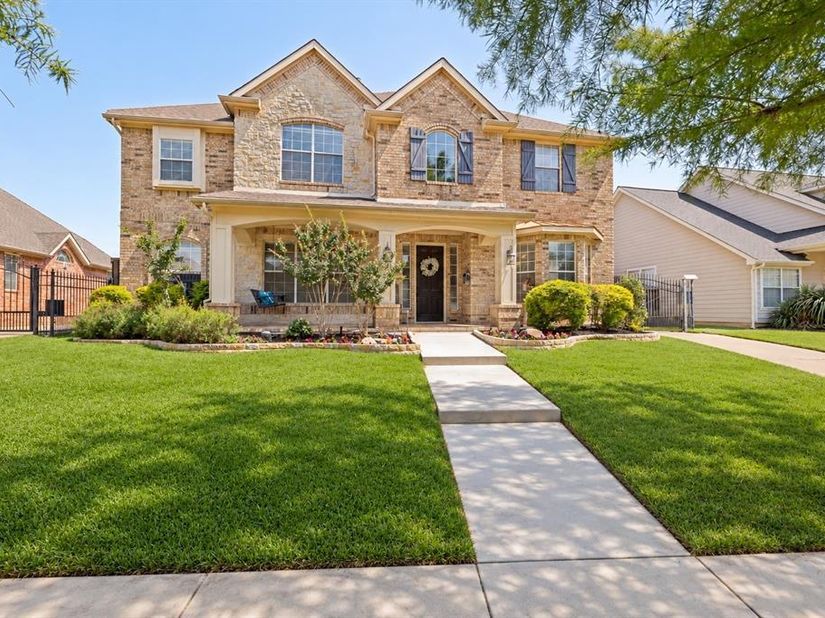 2521  Sir Tristram Lane , Lewisville Texas 75056