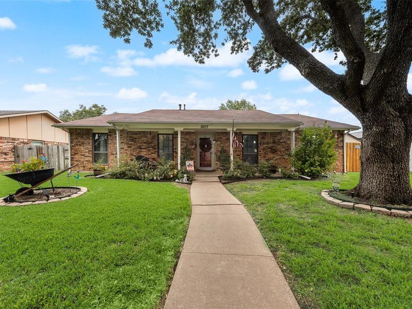 5017  Pemberton Lane , The Colony Texas 75056